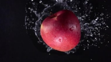 Elmalı su. Yavaş çekim 500 fps