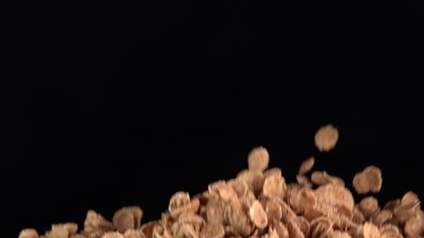 Výbuch pšeničných vloček. Zpomalený pohyb 250 fps — Stock video