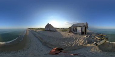 4K 360 VR Sanal Gerçeklik Sahilde yürüyen bir adam
