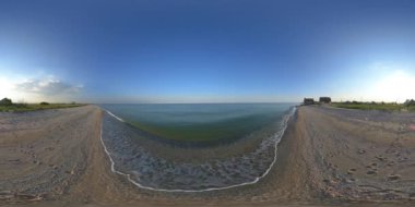 4K 360 VR Sanal Gerçeklik. Azov Denizi 'nde güneşli gün batımı.