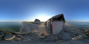 4K 360 VR Sanal Gerçeklik. Azov Denizi 'nde güneşli gün batımı.