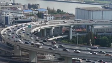 zaman atlamalı, closeup kentsel Üstgeçit trafik Kavşağı, Crowded sokak.