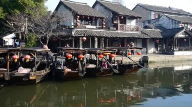 Geleneksel Çince evlerde Xitang su şehir, float tekneler, Şanghay.