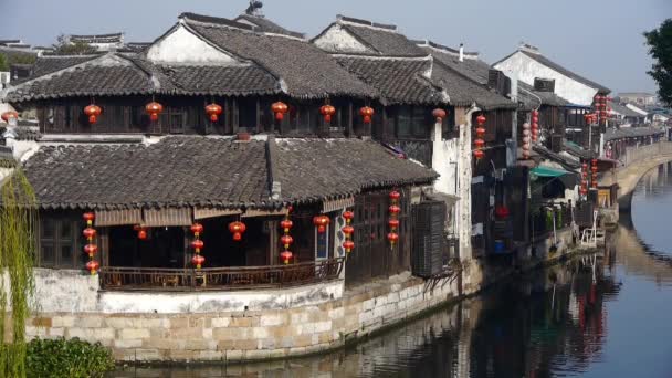 Casas Chinesas Tradicionais Com Lanterna Vermelha Ponte Xitang Water Town — Vídeo de Stock