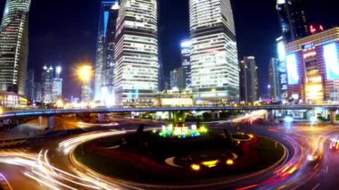 zaman atlamalı, parlak yaktı kentsel trafik gece, shanghai pudong bina, balıkgözü