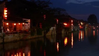 Geleneksel Çince evlerde Xitang su şehir gece, shanghai, Çin.