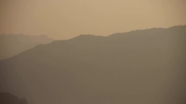 gece karanlığında dağlar Katmanlar arıyorsunuz.