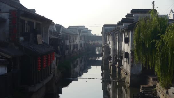 Casas chinas tradicionales en XiTang Water Town, shanghai, China . — Vídeos de Stock