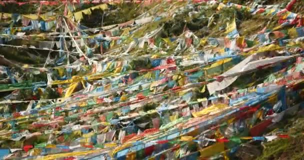 4 k gebed vlag op de berg in lhasa, tibet. — Stockvideo