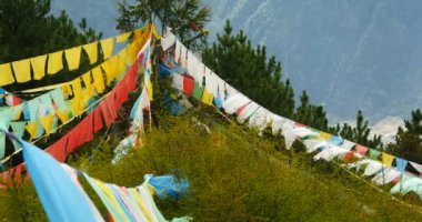 4 k dua bayrağı dağda lhasa, tibet.