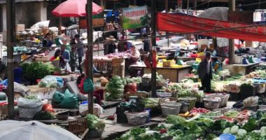 Ağustos 6,2019:4k Shangri-La yunnan çin büyük meşgul çiftçi pazarı.