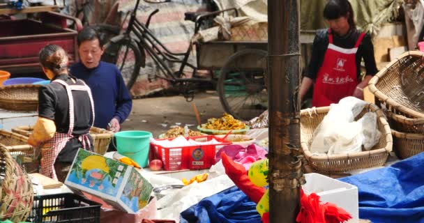 Large Outdoor Fruits Trade Market Shangri China Minority Women Variety — Stock Video