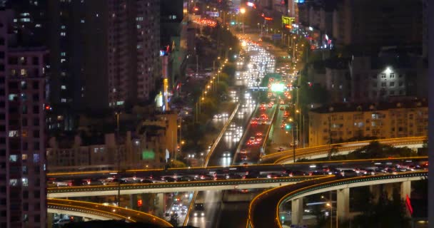 Movimentada Estrada Engarrafamento Urbano Noite Intercambio Overpass Edifício Morden Urbano — Vídeo de Stock