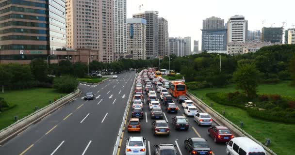 Moderne Urbane Stadt Voller Staus Autobahn Straße Geschäftshäuser Gebäude Transport — Stockvideo