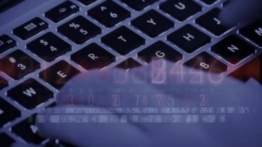 Bilgisayar kod yazma, yazma laptop klavye, bilgisayar okur işleç.