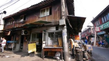 Tipik Çin tarihi kent sokak, Şanghay geleneksel alışveriş pazarı.