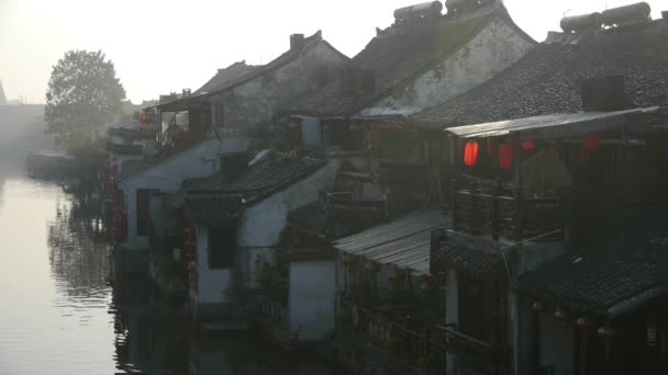 Traditional Chinese houses in XiTang Water Town, at dusk, shanghai, China . — стоковое видео