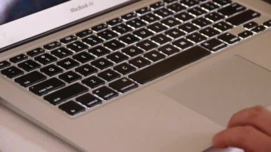 açma dizüstü bilgisayar,Computer Literate Operator,Laptop Klavye yazma.