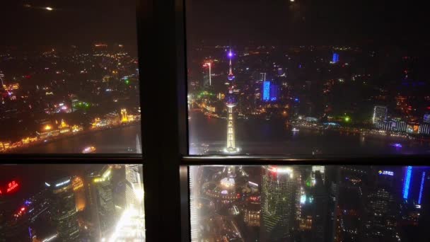 Flygfoto över Shanghai nattliv från huanqiu sightseeing hall. — Stockvideo