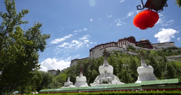 4 k Potala & fehér sztúpa Lhásza, Tibet. — Stock videók