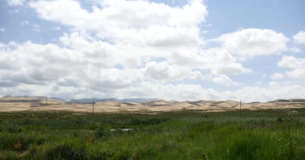4k weit entfernte Wüste & Graslandschaften, Hochplateau Landform, Qinghai, Nordwestchina — Stockvideo
