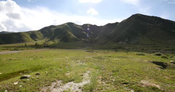 4k puffy chmury, masa krocząca Tibet mountaintop & valley, dachu świata. — Wideo stockowe