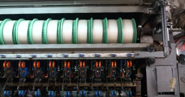 Línea de producción de fábrica textil de seda 4k, china . — Vídeo de stock
