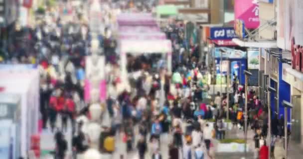 4K Timelapse enorm skara oskärpa människor som går på China Business Street, Qingdao — Stockvideo