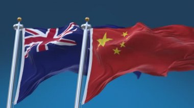4k Dikişsiz Yeni Zelanda ve Çin Bayrakları mavi gökyüzü arka plan ile, Nzl Nz Chn Cn.