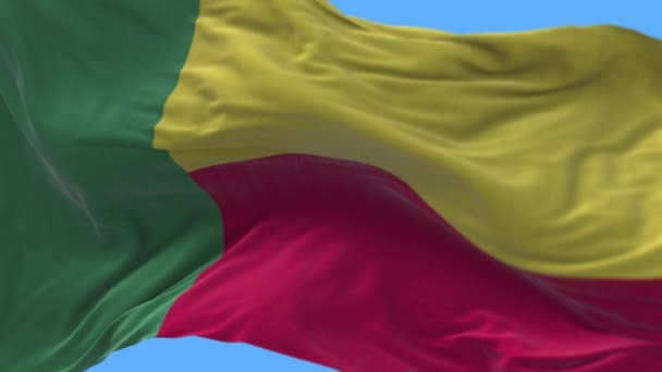 4k Bénin drapeau national rides ondulant vent ciel boucle sans couture fond . — Video