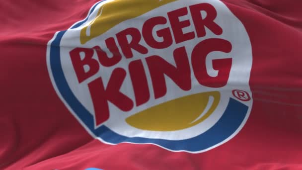 4k Burger King Company zászló ráncok szél Lassú mozgás zökkenőmentes hurok háttér. — Stock videók