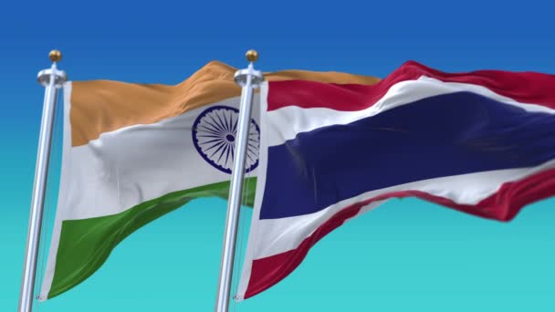 4k Płynne flagi Indii i Tajlandii z niebieskim tle nieba, JP, IND. — Wideo stockowe