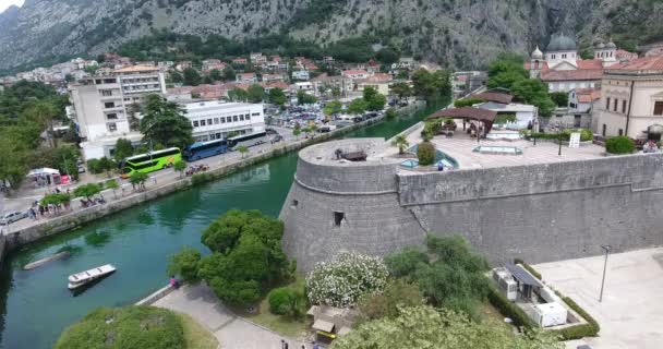 Volo Sopra Antica Fortezza Nel Centro Storico Kotor Veduta Aerea — Video Stock