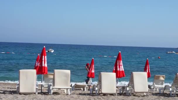 Budva Montenegro September 2018 Empty Sandy Adriatic Beach Beach Umbrellas — Stock Video