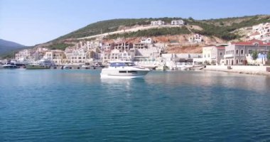 Lustica bay, Karadağ, 12 Ekim 2018: Lüks Motorlu Tekne Yat gezinti
