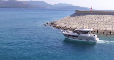 Lustica bay, Karadağ, 12 Ekim 2018: Lüks Motorlu Tekne Yat gezinti