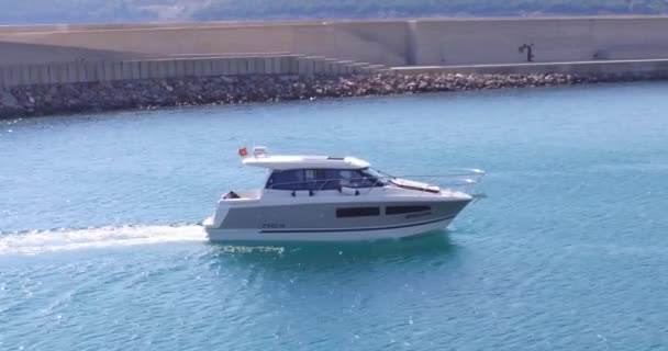 Lustica Bay Montenegro Oktober 2018 Luxe Motorboot Jacht Navigatie — Stockvideo