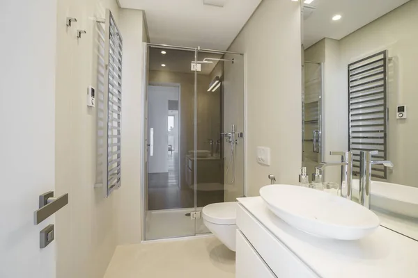 İç lüks bir villa hafif bir banyo