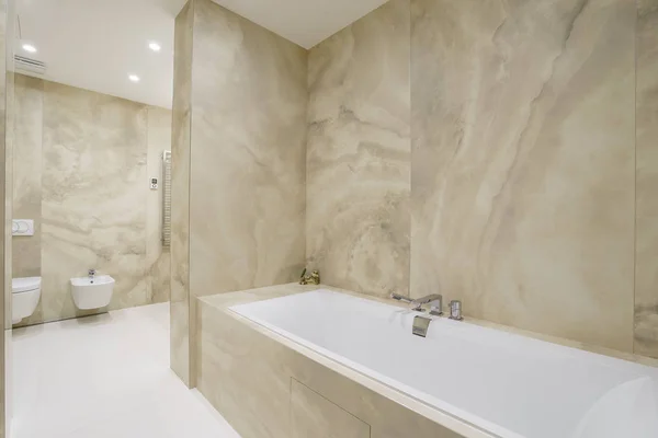 Geniş bir banyo bir Lüks villada iç