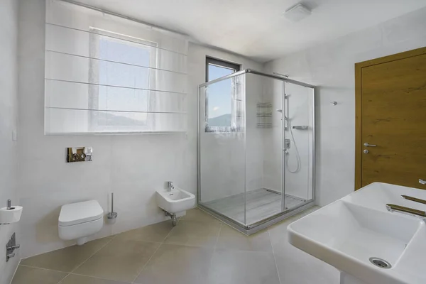 Geniş bir banyo bir Lüks villada iç