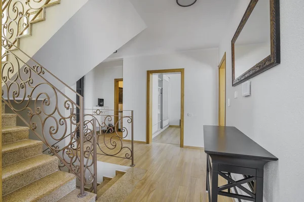 Lüks bir villa boş bir salonda iç