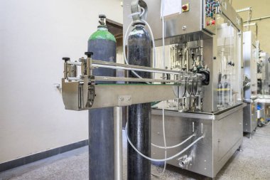 Şarap üretim. Kendi ekipman ile bir şaraphane iç