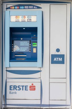 Petrovac, Karadağ, 27 Ocak 2019: kaybetmek-up görünümünü Erste Bank sokak Atm makine