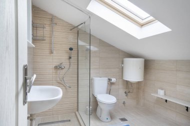 Özel bir studio penceresinde bulunan bir banyo iç