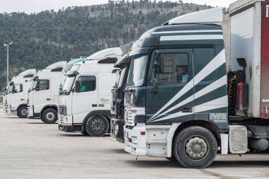 Bar, Karadağ, 04 Şubat 2019: Kamyon açık havada depodaki Park yerinde park edilmiş