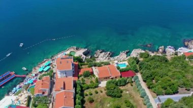 Bir sahil köyünün havadan çekilmiş fotoğrafı