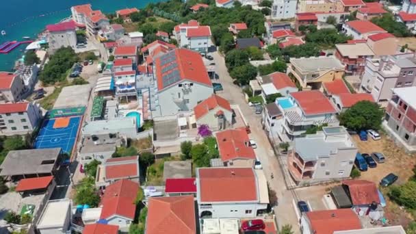 Aerial Shot av en kustby — Stockvideo
