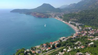 Deniz kıyısından turkuaz denize uçmak