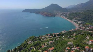 Deniz kıyısından turkuaz denize uçmak