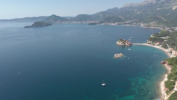 Flug über der Küste der Adria — Stockvideo